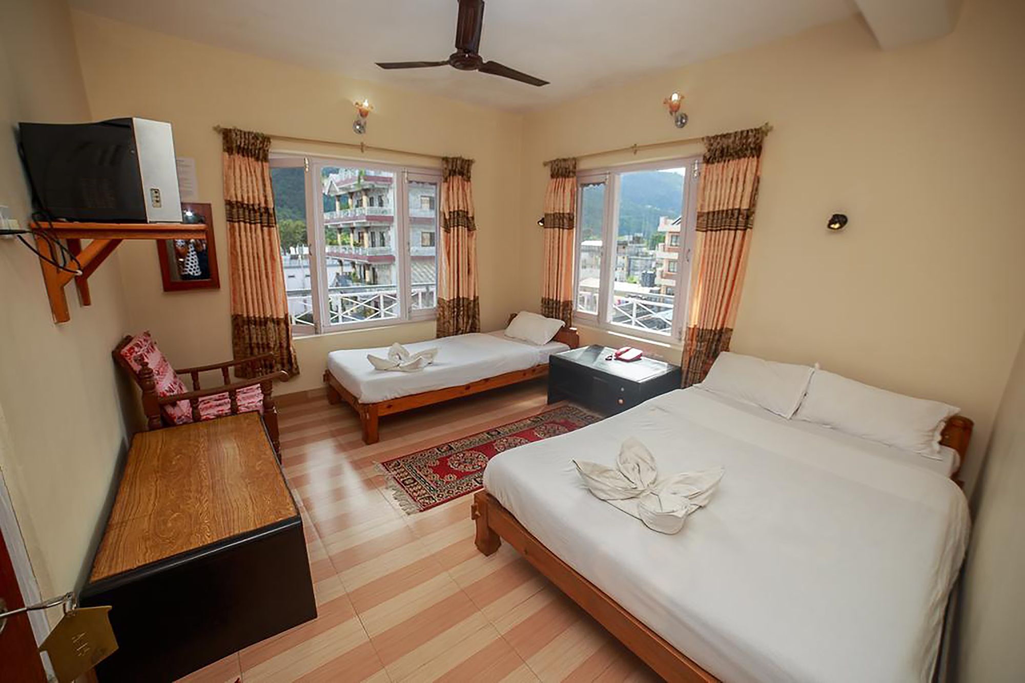 Pokhara Palace Hotel Bagian luar foto